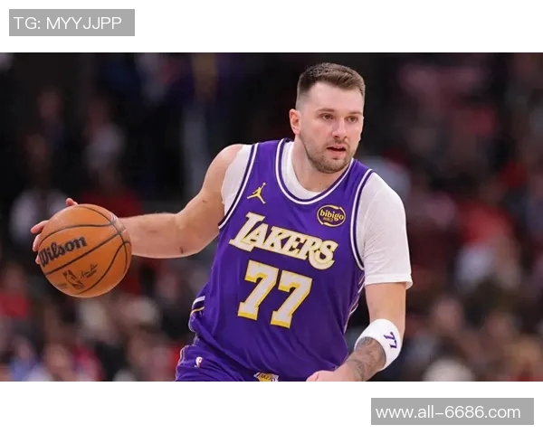 雷迪克称赞东契奇防守能力强调其在侧翼防守和篮板方面的出色表现